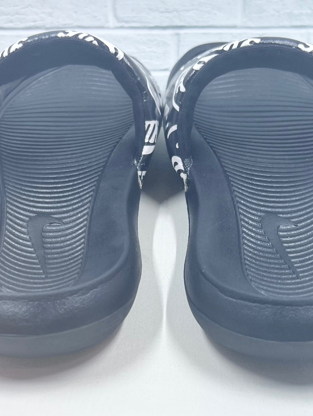 Nike Vitori Repeat Logo One Slides - Picture 6 of 6